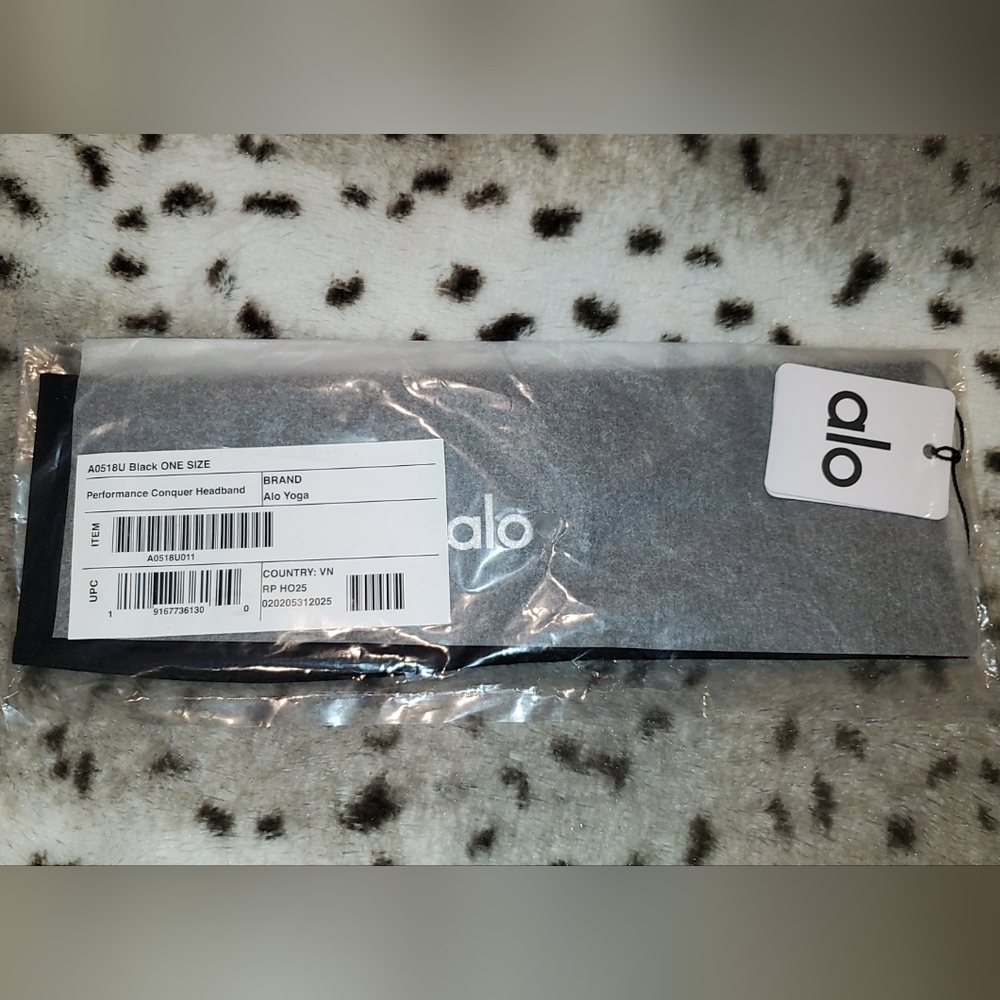 ALO Performance Conquer Headband - BLACK - Picture 4 of 4